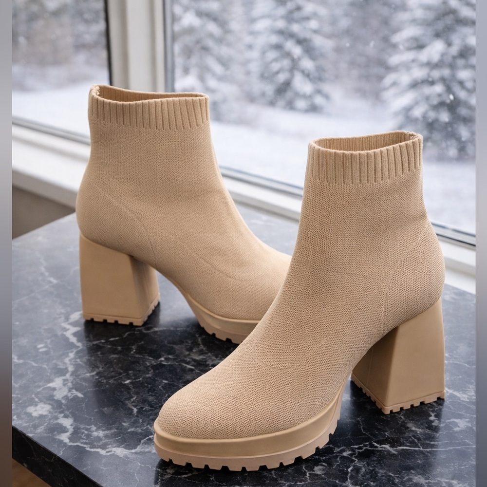 Elegant Tan Ankle Boots. New in box.  Heels 10cm. Size 9. $60 retail. Fast 📦